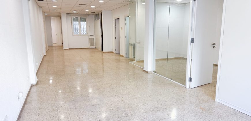 Fantástica oficina situada frente a la estación de metro de LEGAZPI.