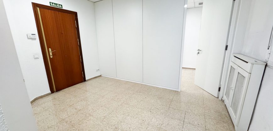 Fantástica oficina situada frente a la estación de metro de LEGAZPI.