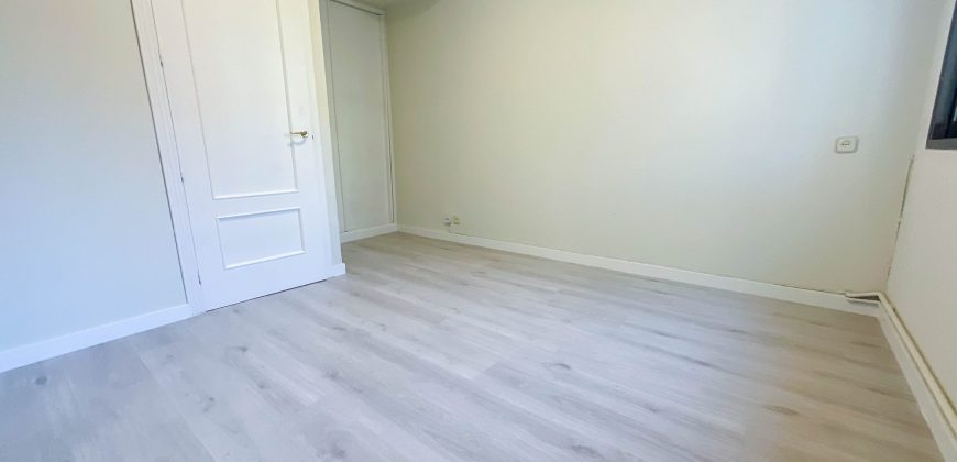 Alquiler Espléndido piso con gran terraza y chimenea francesa, orientado al sur-este, en el centro de Pozuelo de Alarcón.