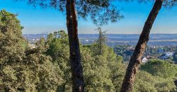 Fabulosa parcela de 1.780 metros cuadrados en la urbanización JaraBeltrán, Valdemorillo con excepcionales vistas.