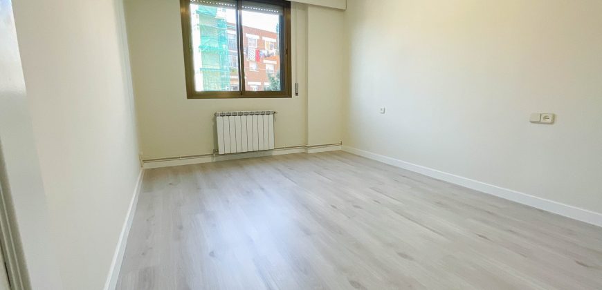 Alquiler Espléndido piso con gran terraza y chimenea francesa, orientado al sur-este, en el centro de Pozuelo de Alarcón.