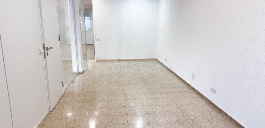 Fantástica oficina situada frente a la estación de metro de LEGAZPI.