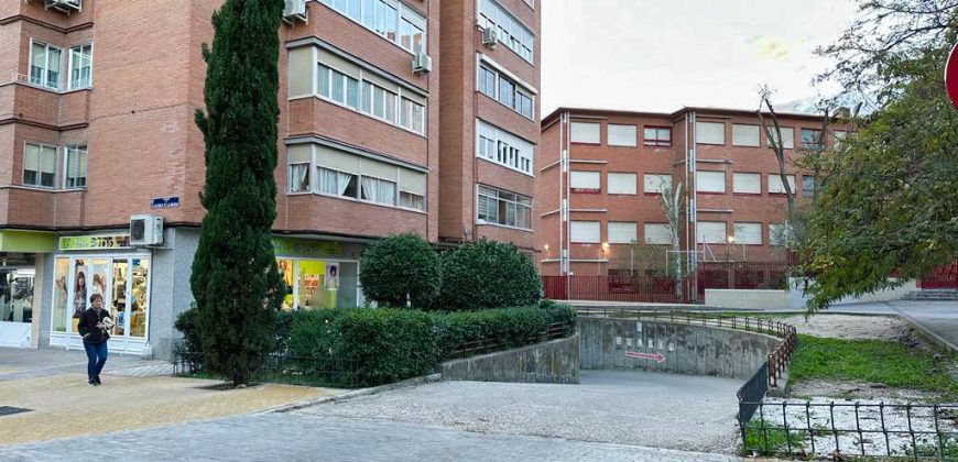 Amplia Plaza de garaje, muy cómoda para aparcar.