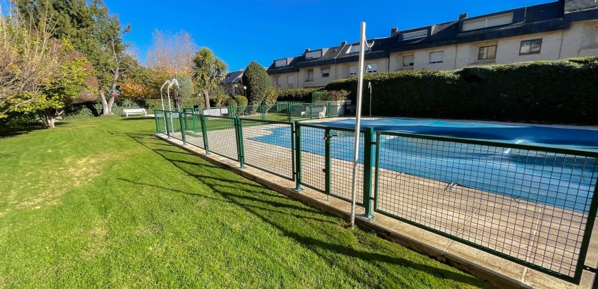 Alquiler Espléndido piso con gran terraza y chimenea francesa, orientado al sur-este, en el centro de Pozuelo de Alarcón.