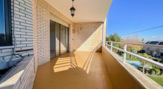 Alquiler Espléndido piso con gran terraza y chimenea francesa, orientado al sur-este, en el centro de Pozuelo de Alarcón.