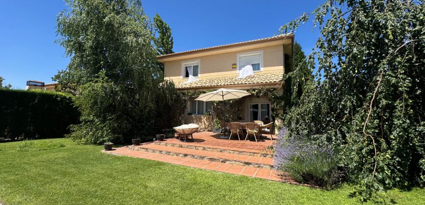 FABULOSO CHALET INDEPENDIENTE en la Sierra de Guadarrama. Los Molinos-Madrid