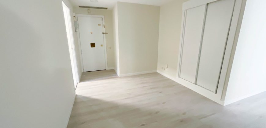 Alquiler Espléndido piso con gran terraza y chimenea francesa, orientado al sur-este, en el centro de Pozuelo de Alarcón.